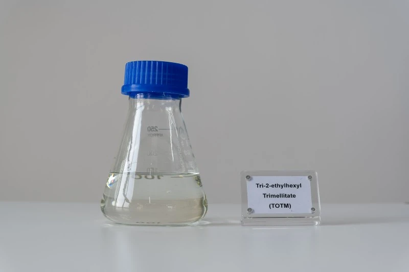 Plastifiant trimellitate de tris(2-&eacute;thylhexyle) (TOTM)